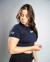 A7 USAPL True-Fit Bar Grip Cropシャツ Navy Women's